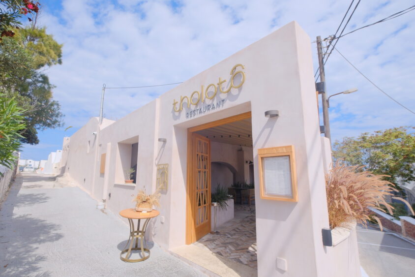 サントリーニ島フィラのおいしいレストラン「Tholoto Brunch & Restaurant」 ひとり旅diary